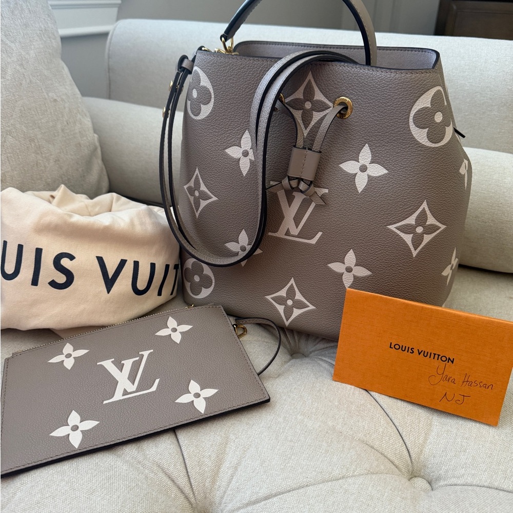 Louis Vuitton Neo Noe MM BICOLOR dove/cream